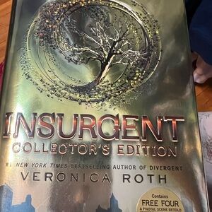 Insurgent collectors edition